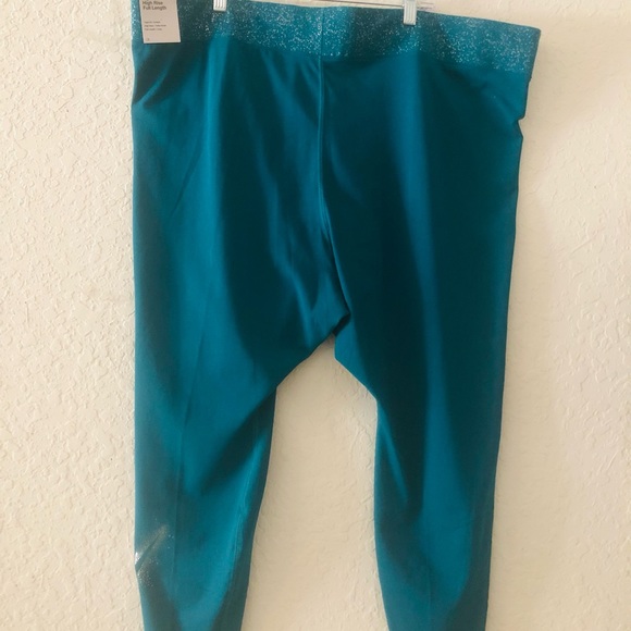 Plus Size Nike Leggings - Picture 6 of 6